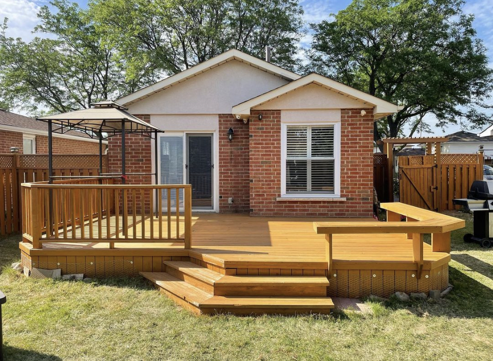 Cedar deck with bungalow
